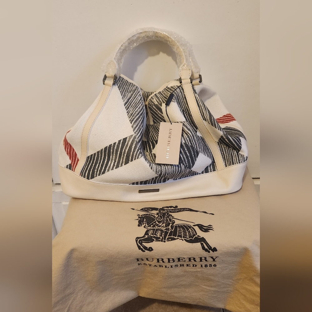 LIKE NEW BURBERRY LARGE SHOULDER BAG